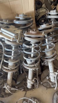 توفرت حداديه امامي وخلفي لانسر بومه شرط حاويه 07703646426