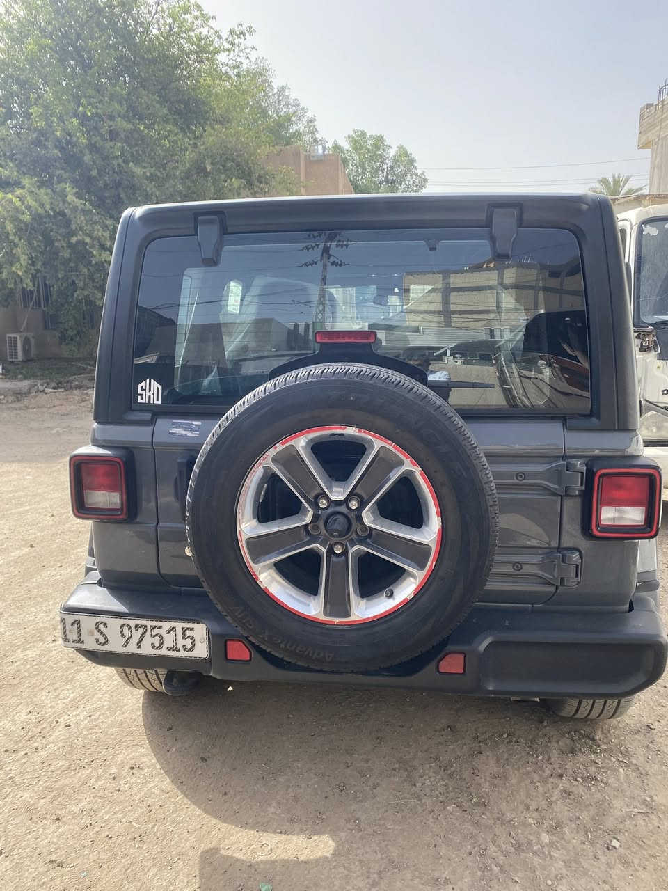 جيب رانكلر ٢٠٢٠ صحاري محرك ٤ سلندر تيربو عادي مو هايبرد لون اسمنتي رقم بغداد انكليزي هزة جديدة بأسمي تحويل ثاني يوم  ماشية ٩٩ الف السيارة جديده بمعنى الكلمه حادثها بس بنيد مكانها الحلة سعرها ٣١٠ وبيها مجال بسيط للاستفسار ***********
