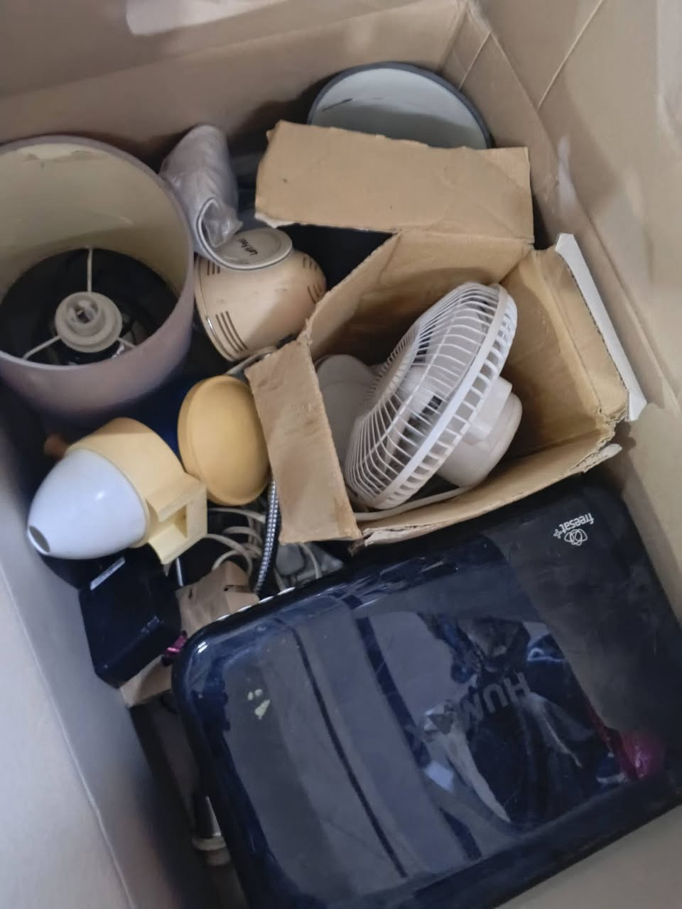 السلام عليكم مكلف بلنشر 11 كارتونيه سعر الكارتونه 15 الف مكانهن بغداد ***********
