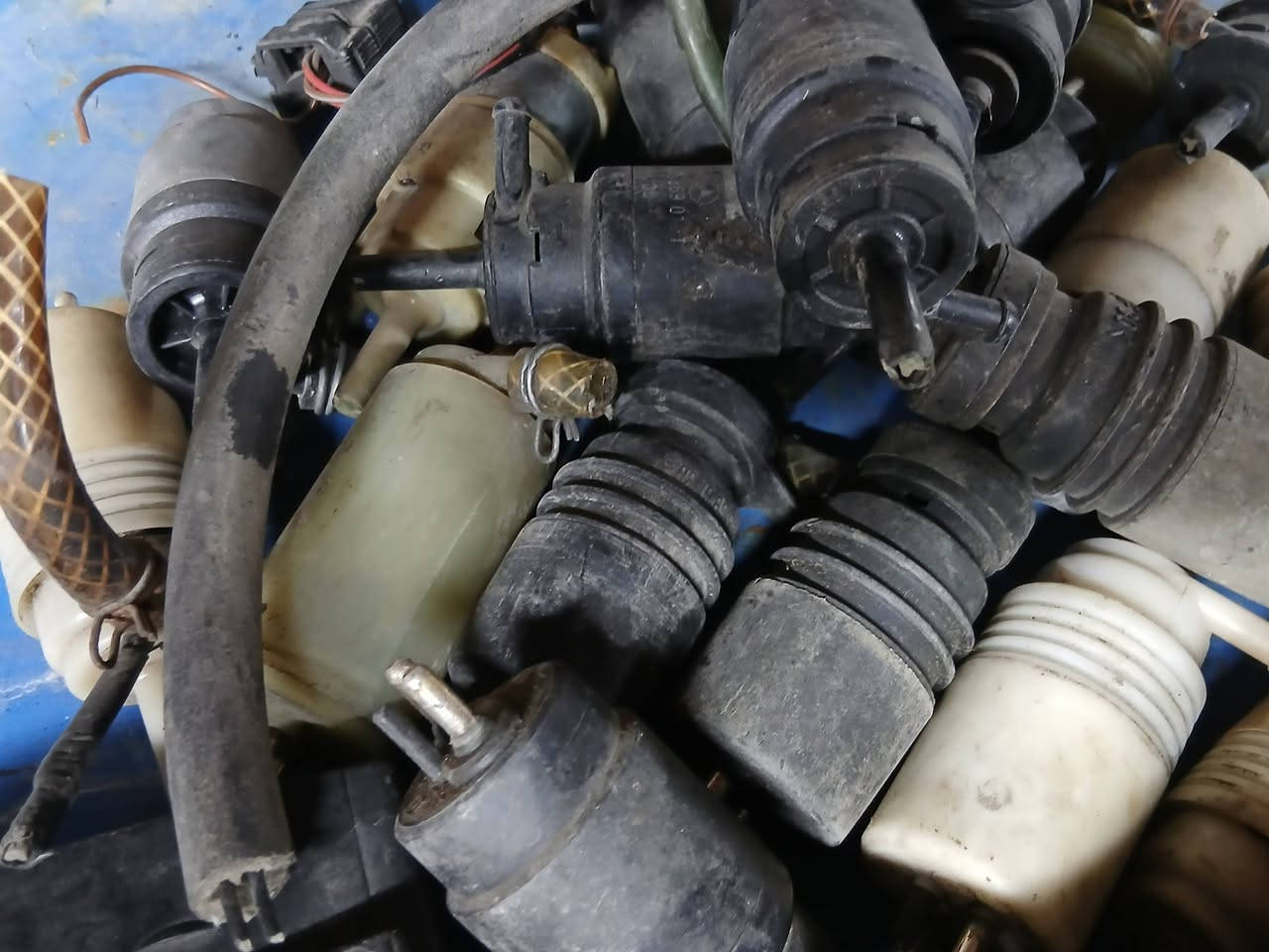 السلام عليكم تم وصول وجبة ادوات مرسيدس المانيه اصليه للتواصل *********** سيد حكمت
