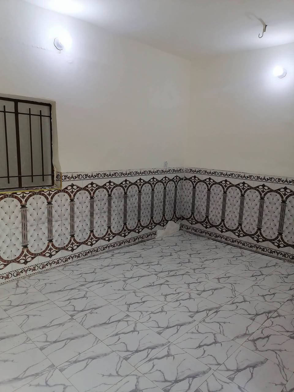 دار سكن ١٠٠ متر طابو صرف
واجه ١٠متر ونزال ١٠ متر
البناء ترميم جديد
استقبال
غرفة نوم
صاله
مطبخ
صحيات
السعر ٤٥ مليون 
الموقع الديوانية حي العسكري الثالث خلف مدرسة المسرة
عالي عن الشارع وخدمات كامله تبليط رصيف ماء مجاري كهرباء 
للاستفسار أكثر مراجعة مكتبنا التوكل للعقار الكائن في حي العسكري شارع ٣٠ او الاتصال والمراسلة على الواتساب على الرقم ***********
