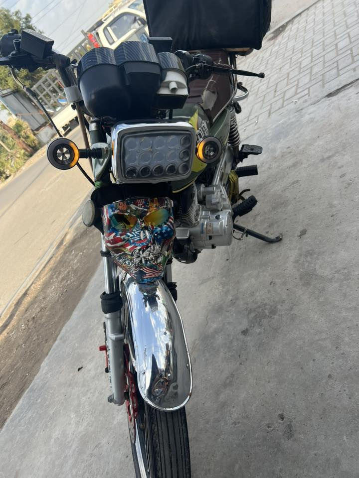 السلام عليكم دراجه أيراني موديل 2023 الدراجه مكفوله من كلشي دراجه نضيفه محتاج وريد ابيعه اوراقه كامله السعر 550 بيه مجال حك الجيه مكاني بياع رقم الهاتف ***********
