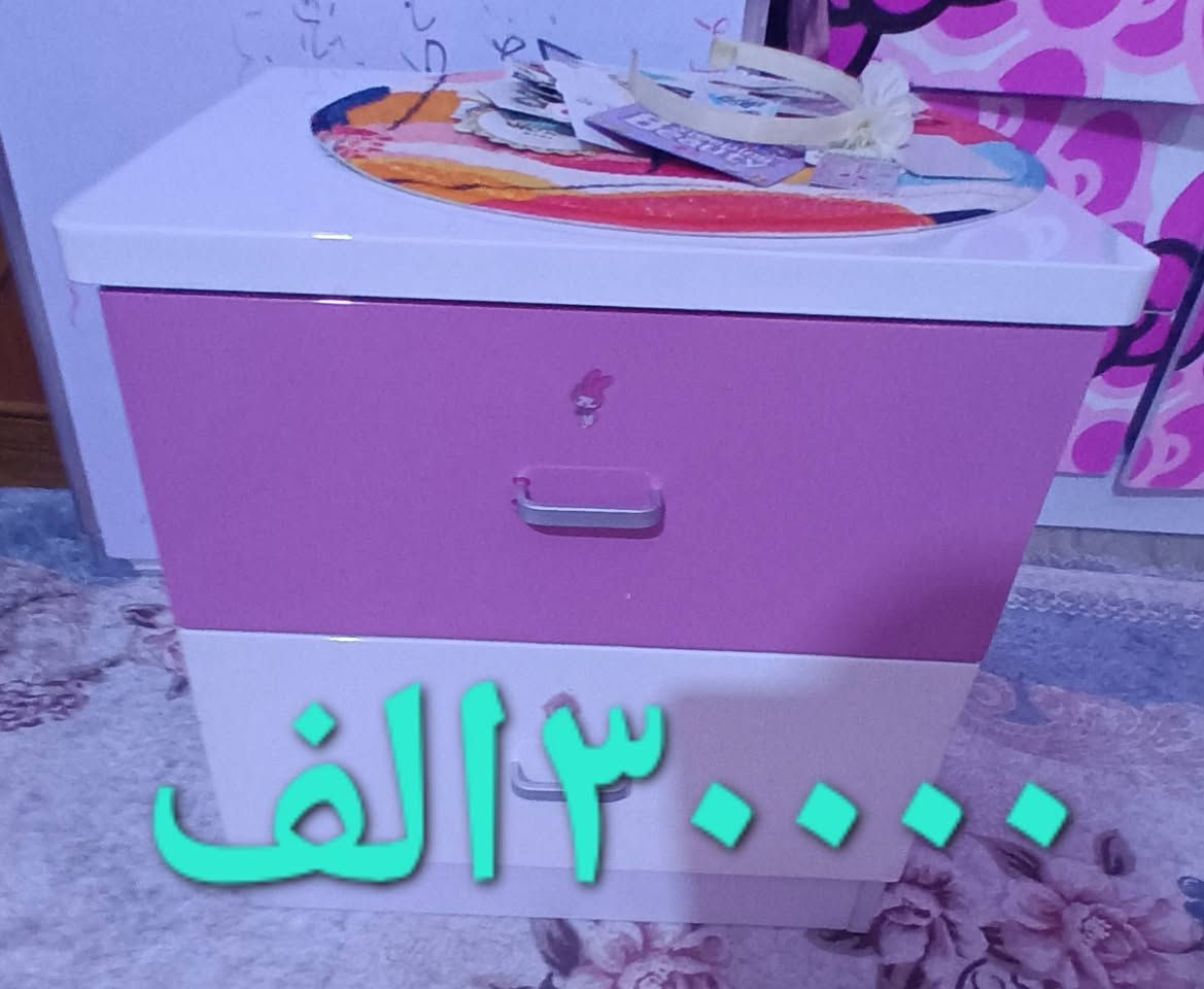 كومدي للبيع مستعمل نضيف كلش بدون خلع او كسر السعر ٣٠٠٠٠الف للاتصال/ ***********
