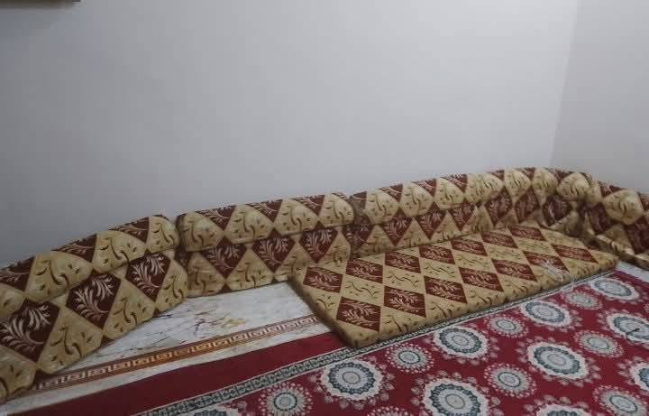 ديوان للبيع
٦ دواشك والسابع اسفنج والتجوات ١٣
عنوانه فلوجه 
سعر ٢٢٥ بي مجال 
رقم الهاتف لشراي ‏‪***********‬‏
