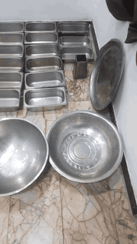 غراض مطعم نظيفات جدا للبيع
اكثر من ٤٠ قطعة استيل مع خلاط مع مصفى استيل وانجانة استيل الحجم الكبير قطر متر
سعرهن كلهن ب  ١٢٥  الف
بغداد الشعب ***********
موجود اتصال واتساب
