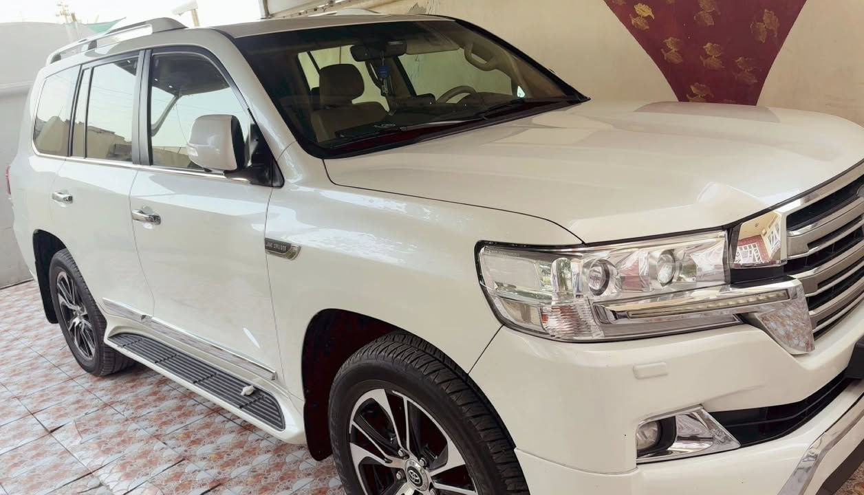 السلام عليكم للبيع لاندكروز موديل ٢٠١٧ ساز بيها تبديل جاملغ اصلي وكاله امامي محرك ٦سلندر فول مواصفات 
فتحه
بصمه 
تبريد ٣ قطع
ثلاجه
كشنات جلد
كشنات كهرباء ٣ دكم
دوسات ضوئية 
٤كامرات دواره
شاشات خلفية 
تخم تايرات دنلوب ياباني
باتري جديد
مكينة وكير خير من الله بلاديات 
السعر ٤٣٥ وبيها مجال بسيط
للاستفسار *********** مكاني بابل@
