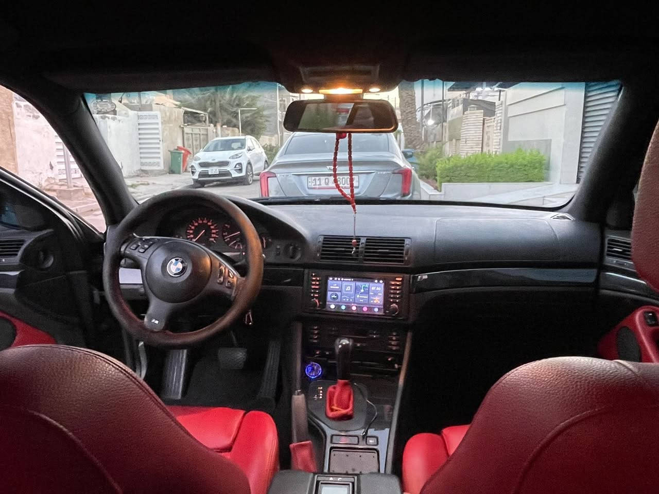 BMW صقر
موديل 2000
حجم 544 اصل 35 
8سلندر
محرك كير حاوية جديد
غرفة السيارة حلووة وجديدة دوشمة لون احمر 
شاشة اصلية عرض خرائط
سيارة وضع البلاد بدون صبغ بس ملاحظات بسيطة بسبب جراد خفيف، بنيد وصندوق 
عليها تظليل 80% رسمي من المرور
صدر امامي فقط يحتاج تبديل
صدر خلفي جديد
تايرات جديد
تبريد ثلج
رقم سليمانية بأسمي 4 أرقام
السيارة موجودة بغداد / حي الجهاد / حي الاطباء
السعر 119$ قفل
***********
