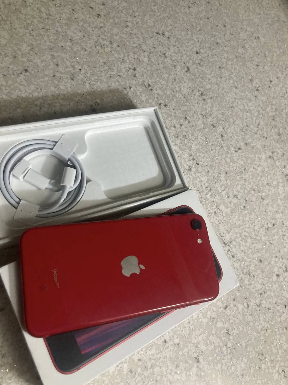 iPhone SE
احمر 
كامل ملحقات 
كارتونه اصليه مطابقه للجهاز 
كيبل اصلي 
استخدام نظيف بطاريه 80 
كامره 4k صوت ستيريو واضح وعالي 
iOS 26 اخر تحديث 
السعر 300 
مكاني شارع فلسطين 
رقمي ***********
يوجد توصيل
