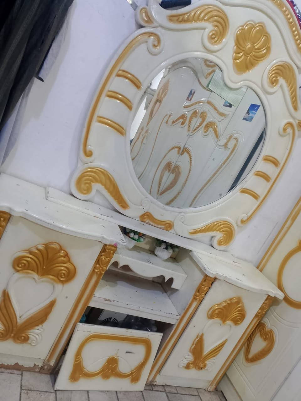 السلام عليكم غرف نوم اللبيع السعر خاص 
رقم ***********

