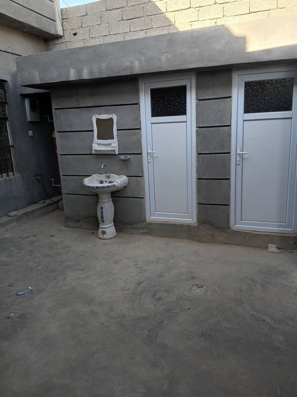 🏡 دار زراعي   
📍 الموقع:حي الطين قرب مولدة طارق، مقابل الحديقة.
📏 المساحة: 145 متر مربع.
🛣️ يقع على شارع عريض وموقع مميز.
📞 للاستفسار والمعاينة: مكتب الرحمن للعقار ***********
