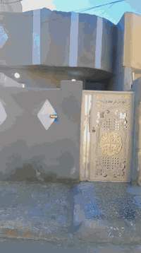 السلام عليكم من رخصه مدير الكروب المحترم بيت جاهز للبيع زراعي  المساحه ١٠٠متر الواجهه 5والنزال 20 خدمات كامله مجاري وتبليط مقرنص كهرباء انترنيت ضوئي المكان الكماليه حي السلام يبعد عن المستشفى 20متر  للاستفسار *********** وخاص .
