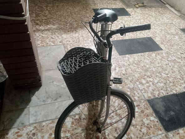 مكاني بغداد الدورة الصحة شارع الزيتون 
الرقم ***********
البايسكل الابيض ب50 الف
البايسكل الثاني ب65 الف 
نظيفات وكبل تطلع بيهن
