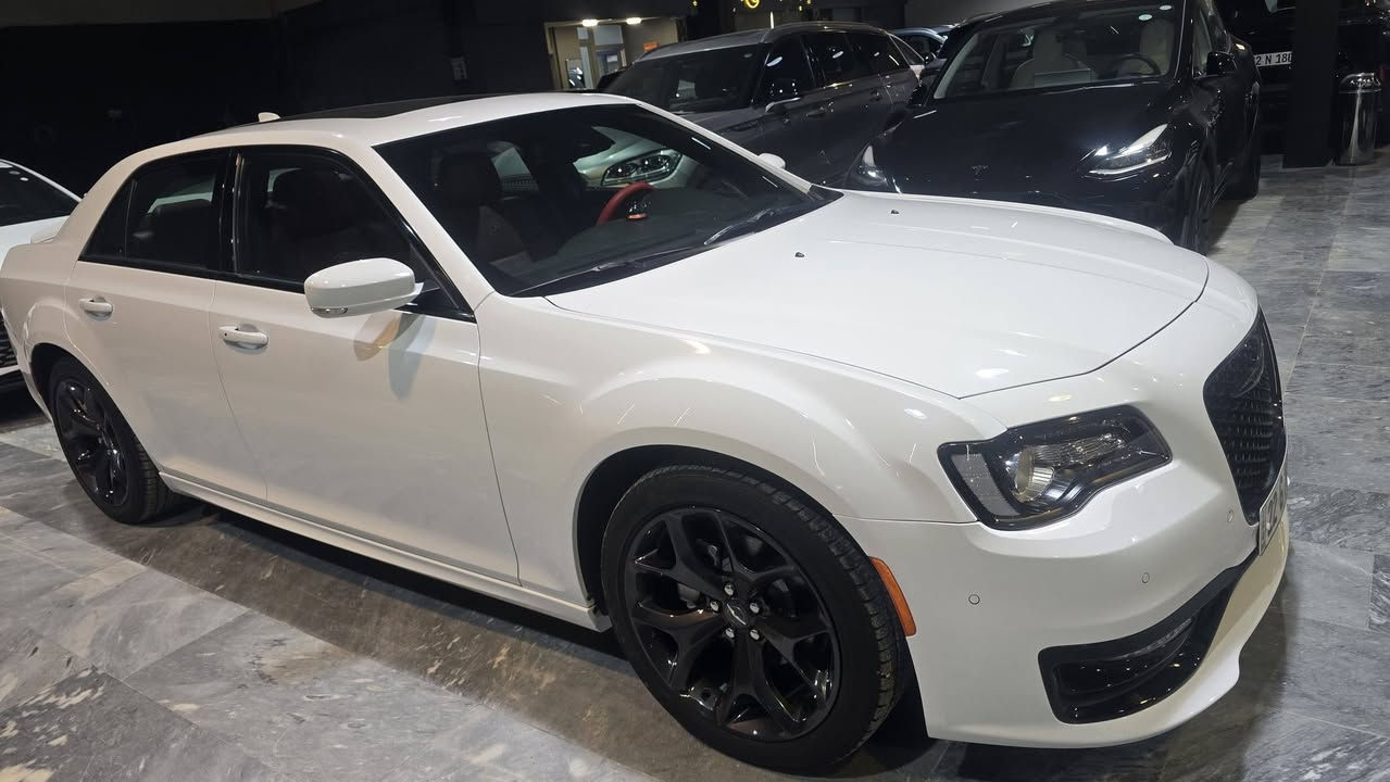 أّلَسِـلَأّمً عٌلَيِّکْمً 
كرايسلر S300 وارد كندي 
موديل / 2021
 گلين تايتل اخو الزيرو بالشرط / جلد احمر بلاد
رقم اربيل مميز 
العداد /  30,000 كم حقيقي 
رادار امامي /  جانبي
 مستشعر وقوف
بانورما 
تدفئة تبريد مقاعد مع المقود 
مراقبة النقطة العمياء
مصابيح زينون بلاد مع LED
ستائر خلفية كهربائي
التحكم التلقائي في درجات الحرارة
شاشة كبيرة مع نظام الملاحة نفكيشن GPS
سستم صوت الپاين مع مضخم صوت بيتش في الصندوق
ذاكره لحفظ وضعيات الجلوس / مقاعد كهرباء
كير شفتر بالمقود
بجم حاجب كبس 
ارضيات ممشدوده / سبير منازل بعد
مكان السيارة : كركوك 
38000 $ .


**إذا كنت صاحب هذا الإعلان وتريد حذفه لأي سبب، رجاءا أرسل رسالة إلى الدعم الفني**