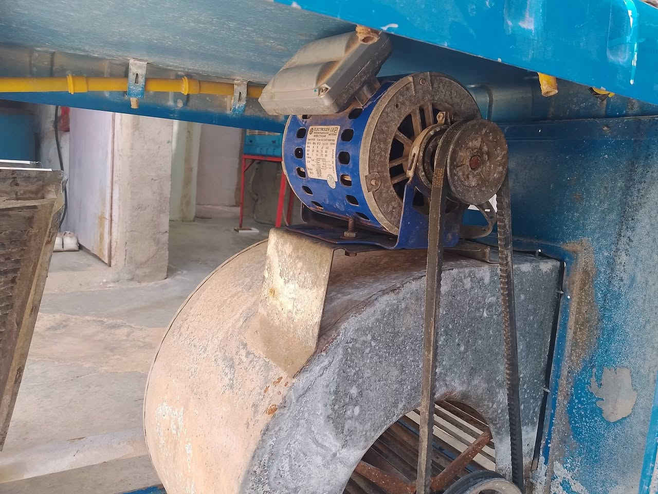 مبرده للبيع مابي عيب شرط شغل سرعتين ***********
