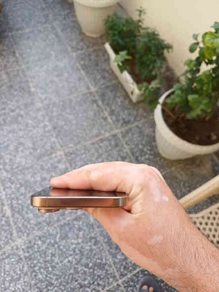 سلام عليكم ايفون 16برو ماكس ذاكره 256 بطاريه 100 ضمان ماستر بعده ما منتهي جهاز ما مفتوح ولا مبدل بي شي فقط بضهر كسر بلحافه كارتونه مالته موجوده السعر مليون و300 بكاني المنصور حي الزهور 
الرقم ***********
