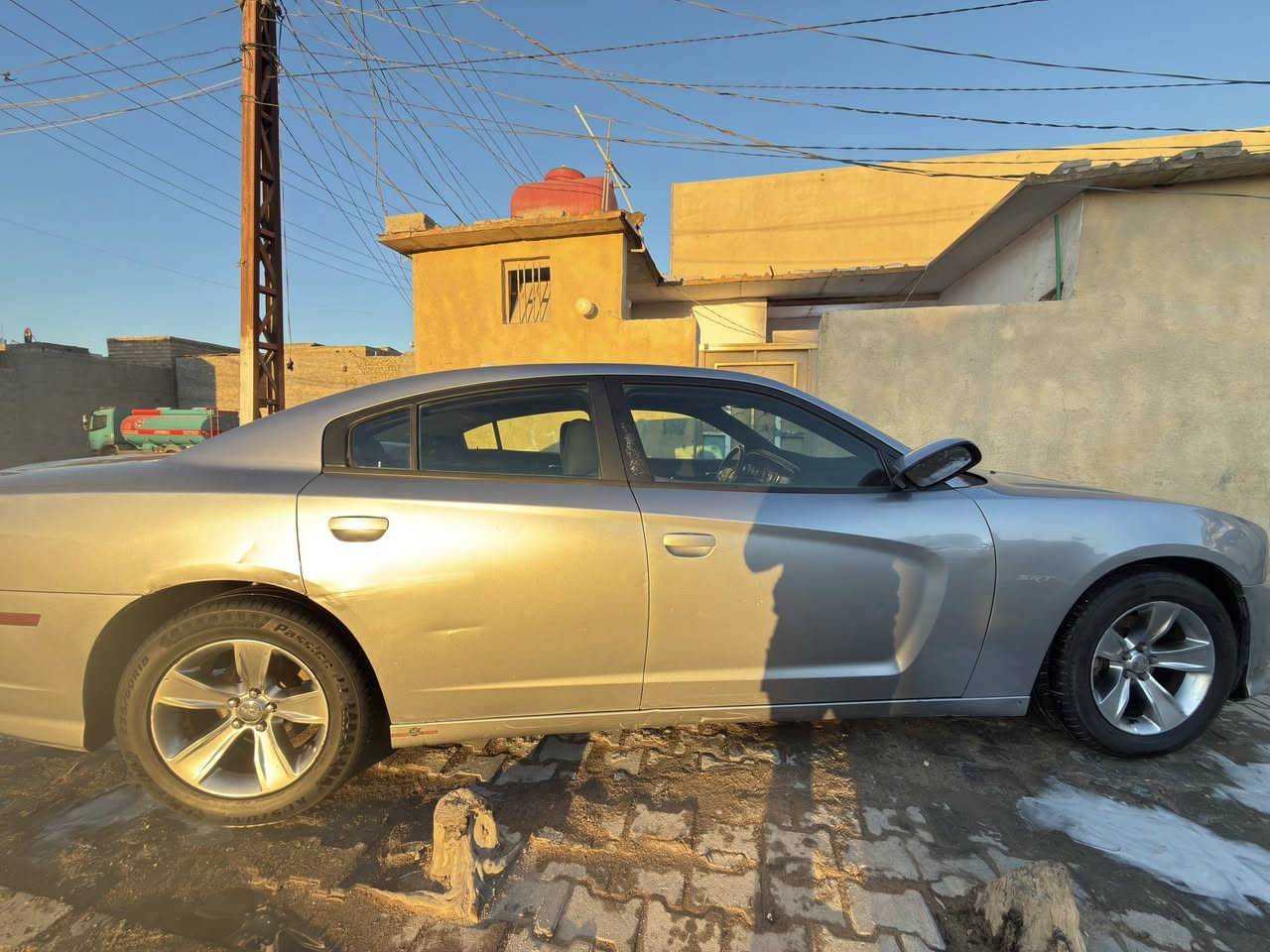 السلام عليكم
دوج جارجر موديل 2011 

رقم اربيل 

موصفات عاديه 

شاشه كبيرة 

كامره

تشغيل عن بعد 

بصمه تشغيل وابواب 

السياره بدون حادث دواخل مكفول حادثه سرقه قطعتين وهنا باب سائق بدلت نرماده مالته يعني 

سعر 130 

مكاني كربلاء

***********
