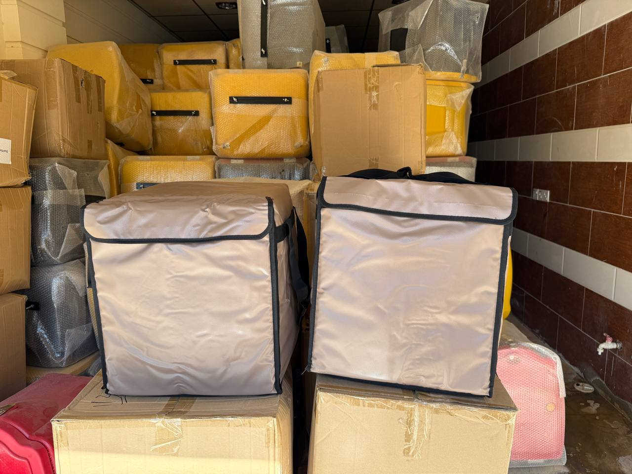 جانتای دلیڤەری ئەسڵی بە بەرزترین کوالێتی .

- سێ بەرگە و ڕەختە و توندو تۆڵە کە قوپان و شکانەوەی نیە  .
- دژە ساردبونەوەیە وە پارێزگاری لە مانەوەی خواردنەکان ئەکات بە گەرمی بۆ ماوەیەکی زۆر .
  - وە تەندروستە بۆ گواستنەوەی خواردنەکان .
- شوێنی بەستنی هەیە بۆ سەر ماتۆڕ بە ڕێک و پێکی و توندوتوڵ.
-  دوو قاتە و ئەتوانی بیکەیت بە یەک بەش .

بۆ داواکردن نامە بنێرە یان پەیوەندی بکە .

ژ.م + وەتسئەپ ***********

#جانتا #گەیاندن #چێشتخانە #ڕێستۆرانت #فاست #فود #دلیڤەری #ماتۆڕ #کوردستان #سلێمانی #هەولێر #گەرمیان #دلیفری
