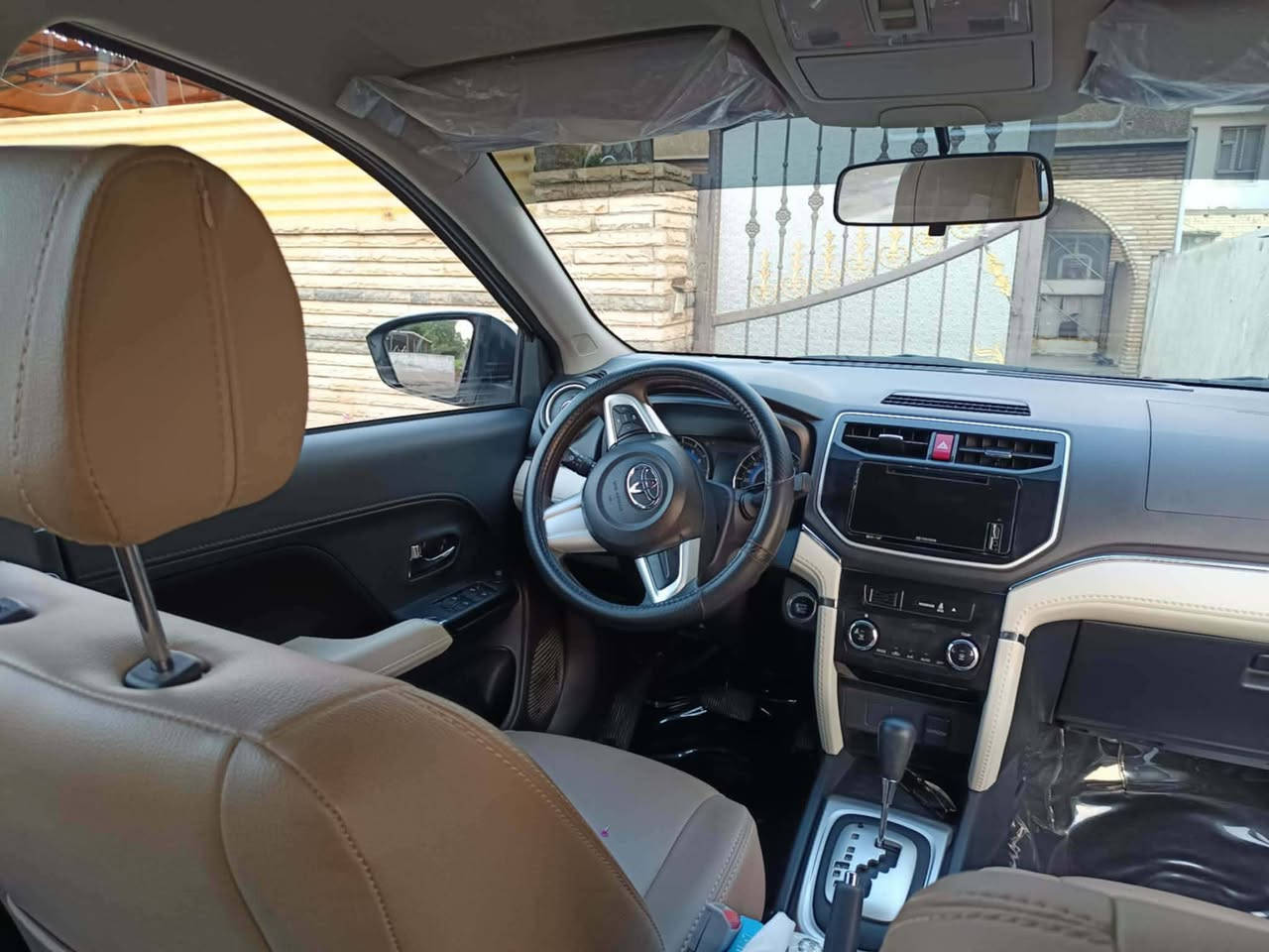 تويوتا روش TOYOTA0💯بيع ومراوس
موديل 2023
المواصفات: خليجي 
 
السيارة 7راكب مريحة 
تحكم استيرن
بصمة تشغيل 
نظام اقتصادي الوقود ECO💯
نظام مانع انزلاق ABS
نظام الثبات الإلكتروني ESP
كير اوتوماتيك
دشبول خياط
داخل لونين
تبريد خلفي منفصل

سبعة راكب
ستة ايرباك
حساس خلفي
اشارة بالمري
لد نهاري
لايت زنون(عالي+ناصي) LED
بك لايت LED
بك لايت ضبابي
خمسة ويل 
مدخل
‏BLUETOOTH 

 سياره مال جناي
ماشييه 24

الاتصال ☎️***********
