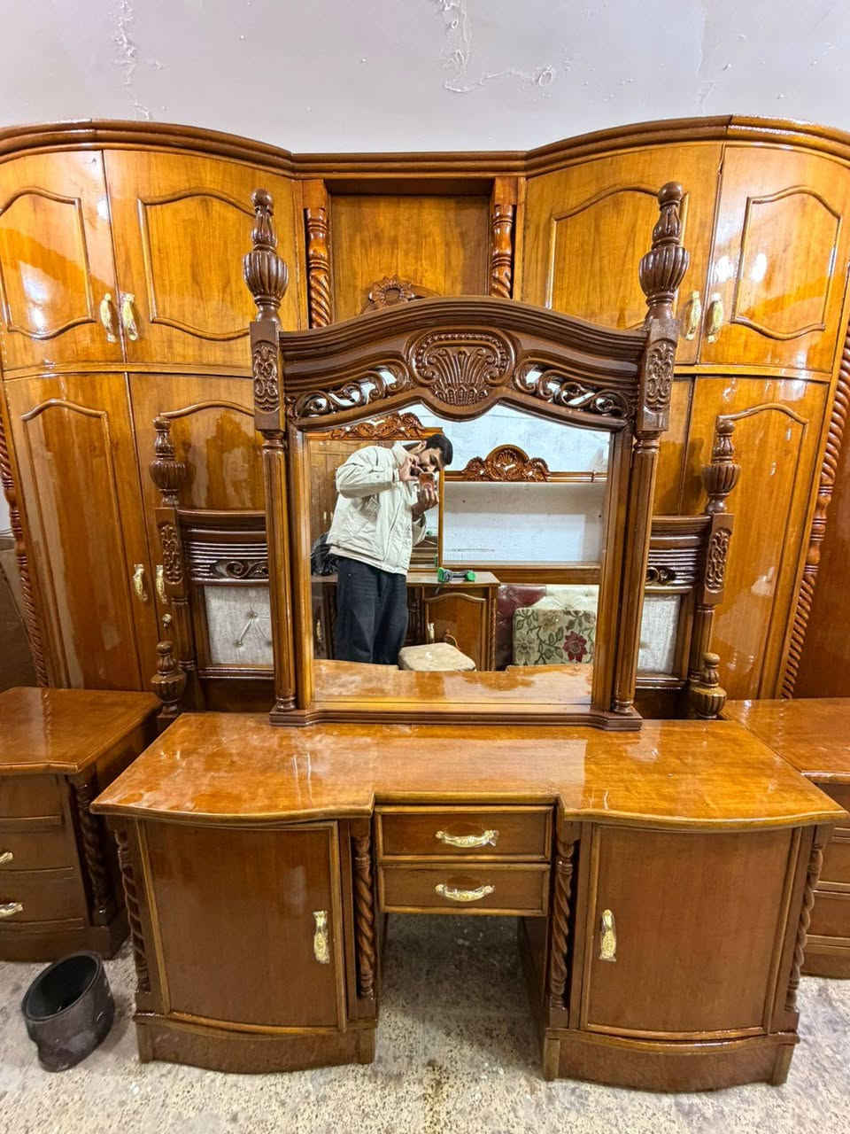 السلام عليكم....
غرفة مستعمله عراقية صاج داخل خارج السكف والارضيه بلوك صاج والضهر جرجوبه دفن ينشد براغي ونقش زان نظافتها 95% مصبوغه صبغ حراري جديد يده وكيلون جديد متوفرة في معرض العراق بغداد قطر الندى اي استفسار على الرقم التالي
*********** متوفر واتساب أو اتصال
