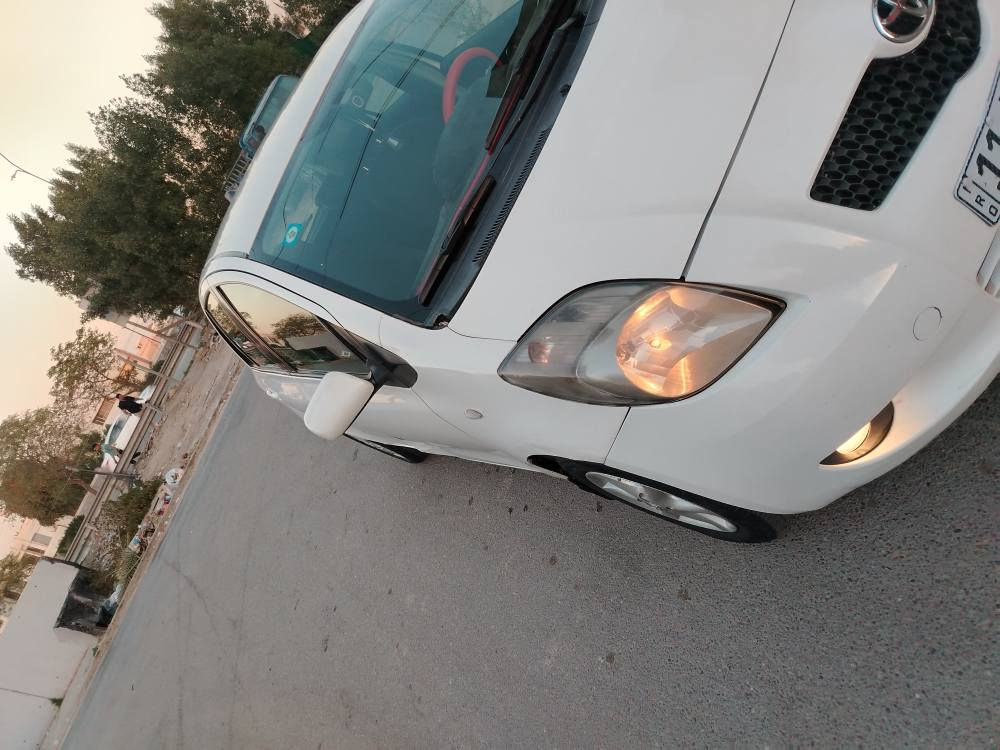 بلاديه بدون صبغ فقط ربع البنيد 
موديل 2007 محرك 1500
اوتوماتيك تبريد تدفئة
شاشتين مع كامرات عدد 2 داش كام
سنترلك ريمونت سويج عدد2
خم تاير جديد باتري جديد
صدر خلفي امامي جديد
سياره جاهزه ترايه موديل 25
شرط سياره بسمي رقم جديد تحويل مباشر
سعر 82 وبيها مجال للاستفسار على رقم *********** بغداد, العراق
