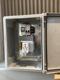 متوفر بورد شحن سيارات كهربائية (بكل الفئات) وهذا البورد يحتوي على جوزة...