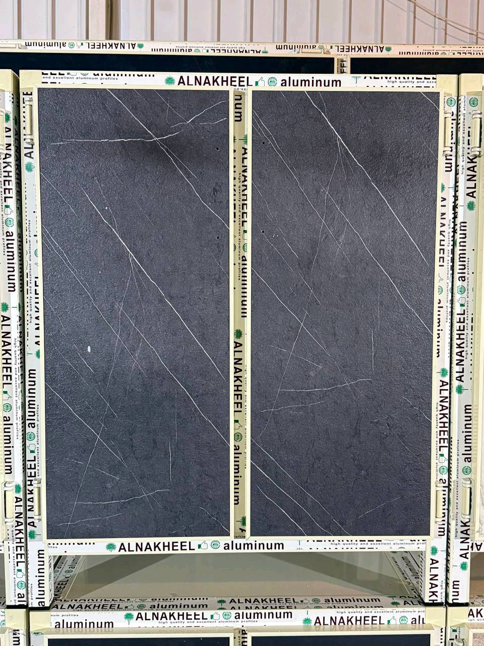 جزامه المنيوم فصال وليس السوكي 

القياسات🌼
ارتفاع 120 سم

عرض 80سم

السعر. 100 الاف