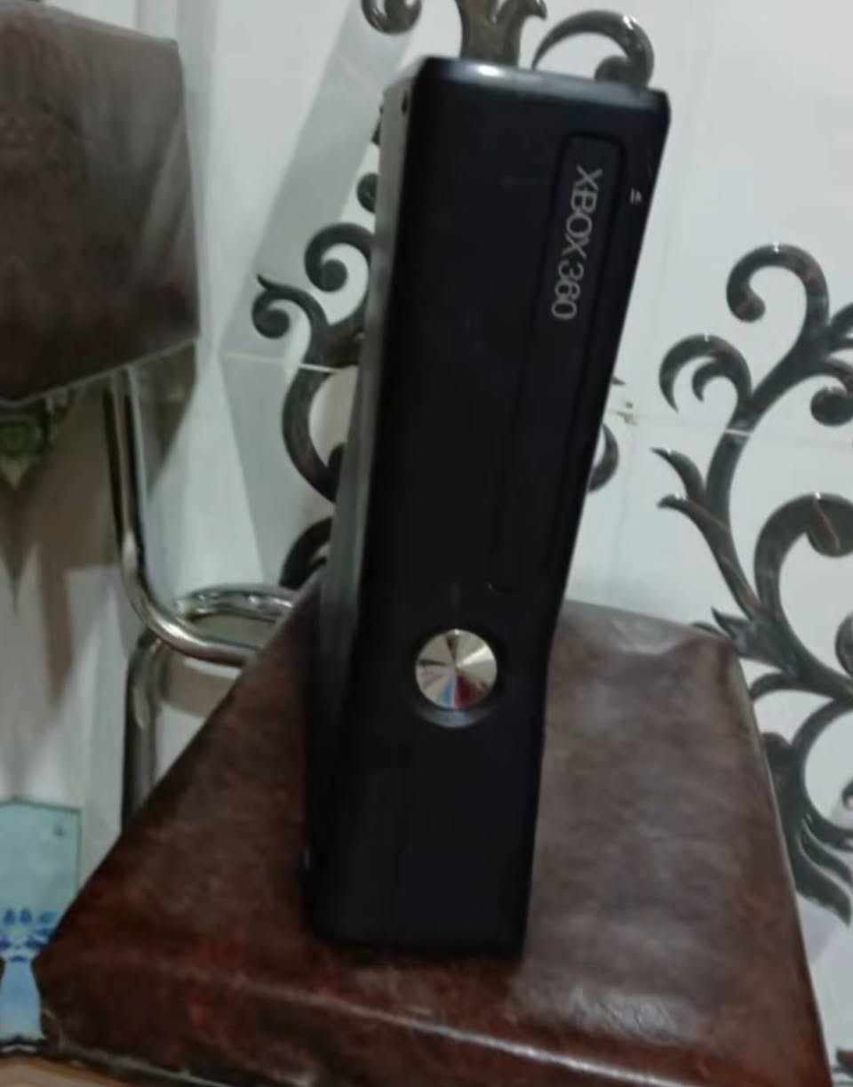سلام عليكم اكسبوكس 360 بي يدتين بلي جاهز كامله غراضه بي حسابات هواي وبي العاب 232 لعبه بي فيفا 22 وفيفا 19 ودرافير ولعبه سيارات كلهن زوجيات السعر 95 وبي مجال لطيبين الاستفسار ***********
