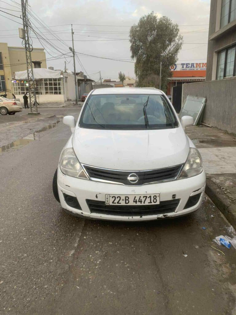 نیسان تیدە 
مۆدیل ٢٠١١ یە 
مەکینە گەورە
دوو جێ سەدە کوتی هەیە بە قەد بستیک پیش و پشتی هیچی نیە
سەنەوی بە سەرچوە ٣ سالە
***********
سعر ١٠٢ وەرەقە أربيل, العراق
