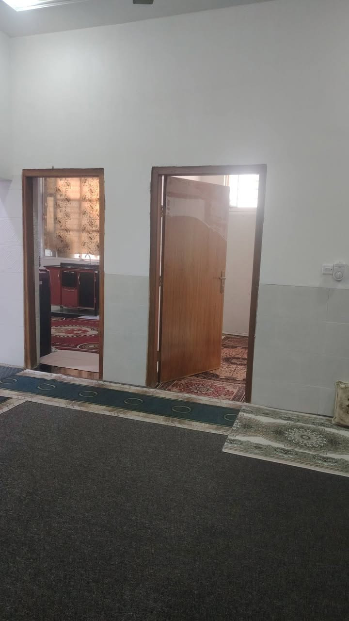السلام عليكم
بيت للبيع في محيله شارع المشروع صفحه الشط المساحه الكلية 504 الواجهة 14 النزال 36. مساحة البيت 190 متر يحتوي البيت على 3غرف وديوانيه
الغرفه الأولى 5*4
الغرفه الثانيه 5*4
الغرفه الثالثه في الطابق الثاني 5*4
الديوانيه 6*4
المطبخ 5*4
الصاله 9*4
سنة البناء 2024
السعر 165
جوارين أهل ابي الخصيب الاصليين كلهم ناس طيبين
التفاصيل أكثر اتصل على الرقم ***********
تعال وشوف البيت احلى من الصور.
