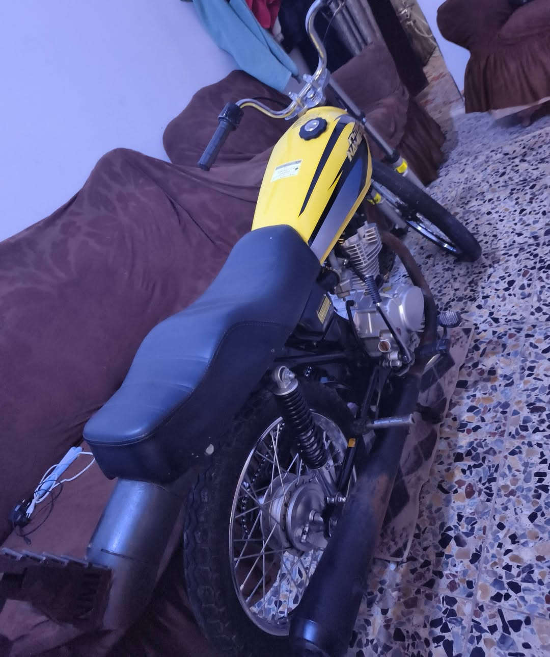 للبيع اوراق اصولي شاصي18
محرك سيجي نامه ام لحربه 
صارلي شهر من عمرتها اذا بيها برغي تجاري تاخذها بلاش
سعر 750او بيها مجال حگ جيه
رقمي***********
