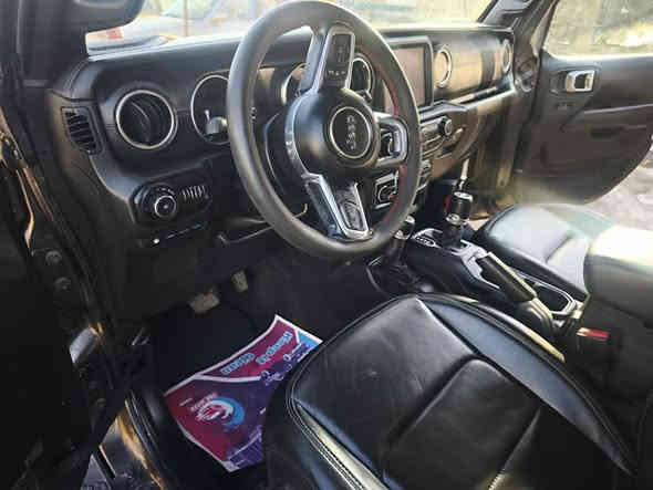 جيب رانكلر 4Xe صحارى  لمتدد هايبرد  وارد امريكي  زيرو

حجم المكينه : 2000 تيربو + هايبرد + بلكن شحن خارجي

القدرة الحصانية 375 

المسافه المقطوعه : 15 ميل فقط
حادث جانبي بجم وخلف كبس

#المواصفات 

1.قماره تتفصخ اصير كشف
2.بصمه  تشغيل وابواب وصندوق
3.لوكير +اوتو فور ويل
4.كشافات زينون 
6.رادار امامي +تحديد مسار+قيادة اليه
7.بكلايت لد + رادار خلفي 
8 . شاشه كبيرة ونضام خرائط
9.سستم صوت دمام خلفي + امامي 
10.لايتات فول زينون
11.كشنات جلد اسود بلادي 
12.سقق اسود بلادي 
13. تحكم ستيرن فول
14. ويل حجم 19
15. كامره خلفيه دوارة
16. دوسات 
17.مري كهرباء +راردر جانبي +تدفئه مراية
١٨.حساسات خلفية
١٩.تدفئه المقاعد الامامية
٢٠.نضام كار بلي واندرويد اوتو

مكان السياره بغداد شارع فلسطين 
للاستفسار. ***********
*********** بغداد
