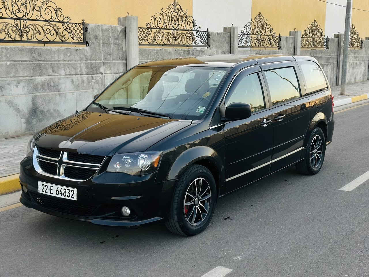 كرفان مديل 2017 حادثه جاملغ وبنيد وصور الحادث بل منشور وبيه قطعتين صبغ بل عراق اثر شخط 
السعرر 138
للاستفسار ***********
موصفات شاشه كامره حساسات تحكم جيهتين نضام ايكو  سبعه راكب 3 قطع تبريد مكينه وكير مكفولات ماشيه 75 ميل سنويه توه مجدده مكان السياره كربلاء
