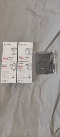 بطاريات كاميرا • ٤ قطع • شاحن