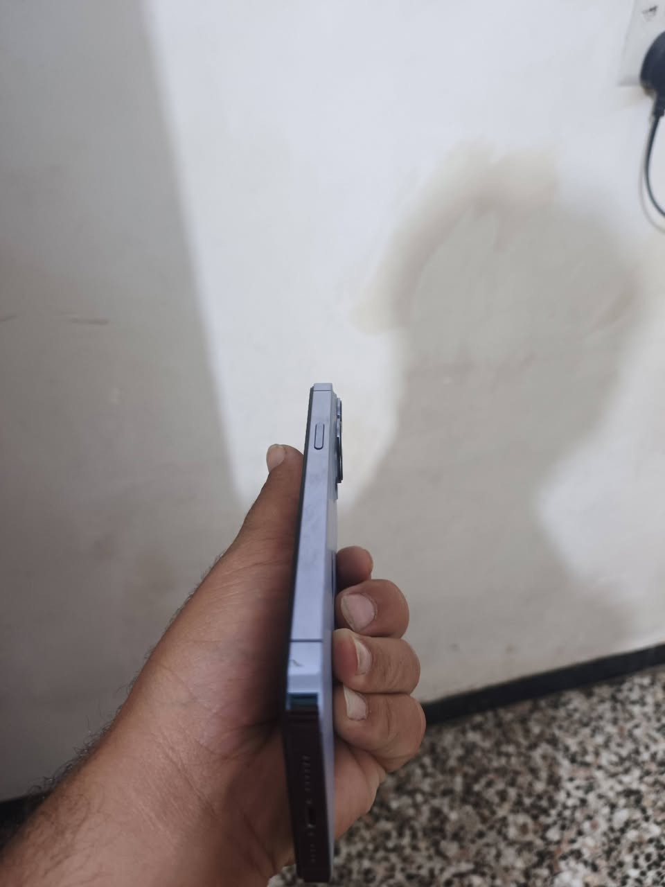 جهاز 13-برو ماس ذاكرة ميتين سته وخمسين _
جهاز مبدل شاشه اصليه _سغر خمسميه وخمسين وبي مجال _ 
رقم هاتف ***********

