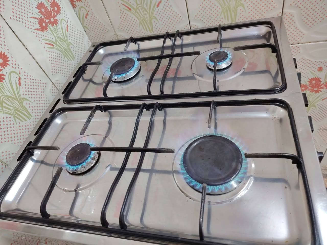 سلام عليكم 
طباخ فريش للبيع شغال الفرن يشتغل الفوك والجوة سوة
قياس 60*60 
سعره ٨٠ وبي مجال عنوان بغداد شارع فلسطين


**إذا كنت صاحب هذا الإعلان وتريد حذفه لأي سبب، رجاءا أرسل رسالة إلى الدعم الفني**