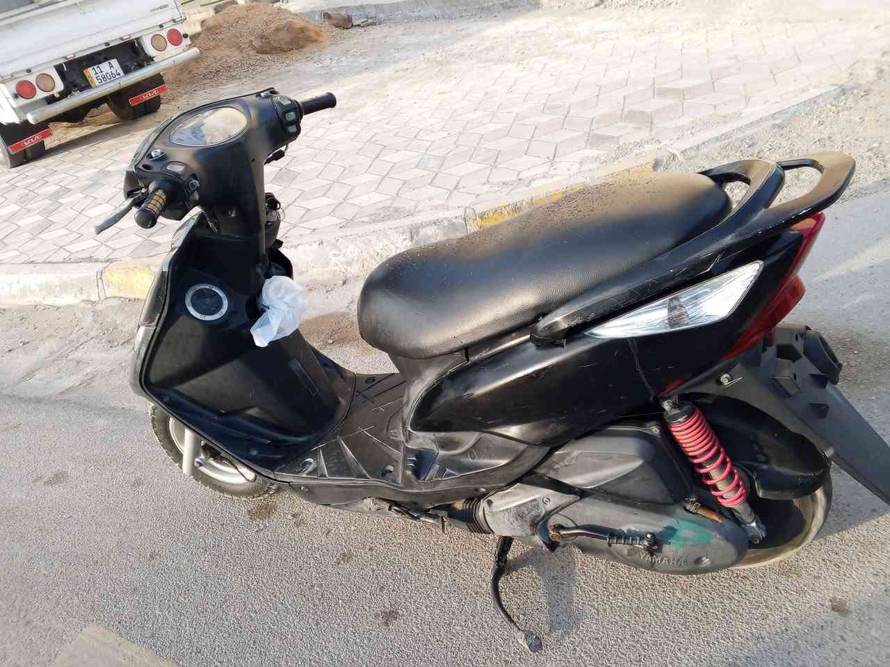 سلام عليكم من رخصه الادمن دراجه ماكس ثعلب140 دراجه بلاديه مكينه برغي ممفتوح بيه مكينه تخبل خرسه متسمعلهه صوت شلعه معدل فول تشك الكاع كهربائيات كله شغاله دراجه كلشي مناقصه السعر 600 وبيه مجال المكان بغداد شعله رقم الهاتف ***********
