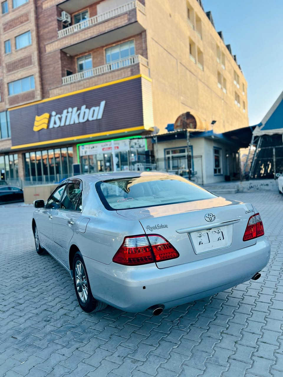 بەناوی خوای گەورە 💙.
بــۆ فرۆشتن شـاھینە ڕۆیاڵ 2006
بــڕاوە بـڕاوە .. 
بــێ بۆیاغ ✅. سۆنەرەكەیم داناوە .
180 گـێڕ گەورەی مەكینە بچوك ئاڵتونی بازاڕ ..
2 دوگمەی ناوزەرد
سەیارەكە تازە داخڵە و كامل كامل مەسروف كڕاوە..
جامم ھەڵگرتوە سارد و گەرمی بەسراوە.
بەسمەكانی بەرمەجە كراوە..
سەیارەكە ماشااللەی لێبێت سفرە ڕوبەڕو لە وێنەكان جوانترە ..
تایە و ویلێ لۆك لۆك نەوتی.. 
بێ چاڵ و شوخت و قوپاویە ..
كەڤەڕ گۆڕاو و شاسی بەشەرت ..
نــرخی 46مەجالێ كەم ..
لە كەلارم ..
ڕەحمەتت لێبێ موشتەری نیت سەرم مەیەشێنە ھەمو شتێكم نوسوە پرسیاری عەیب و عاری مەكە ..
***********
