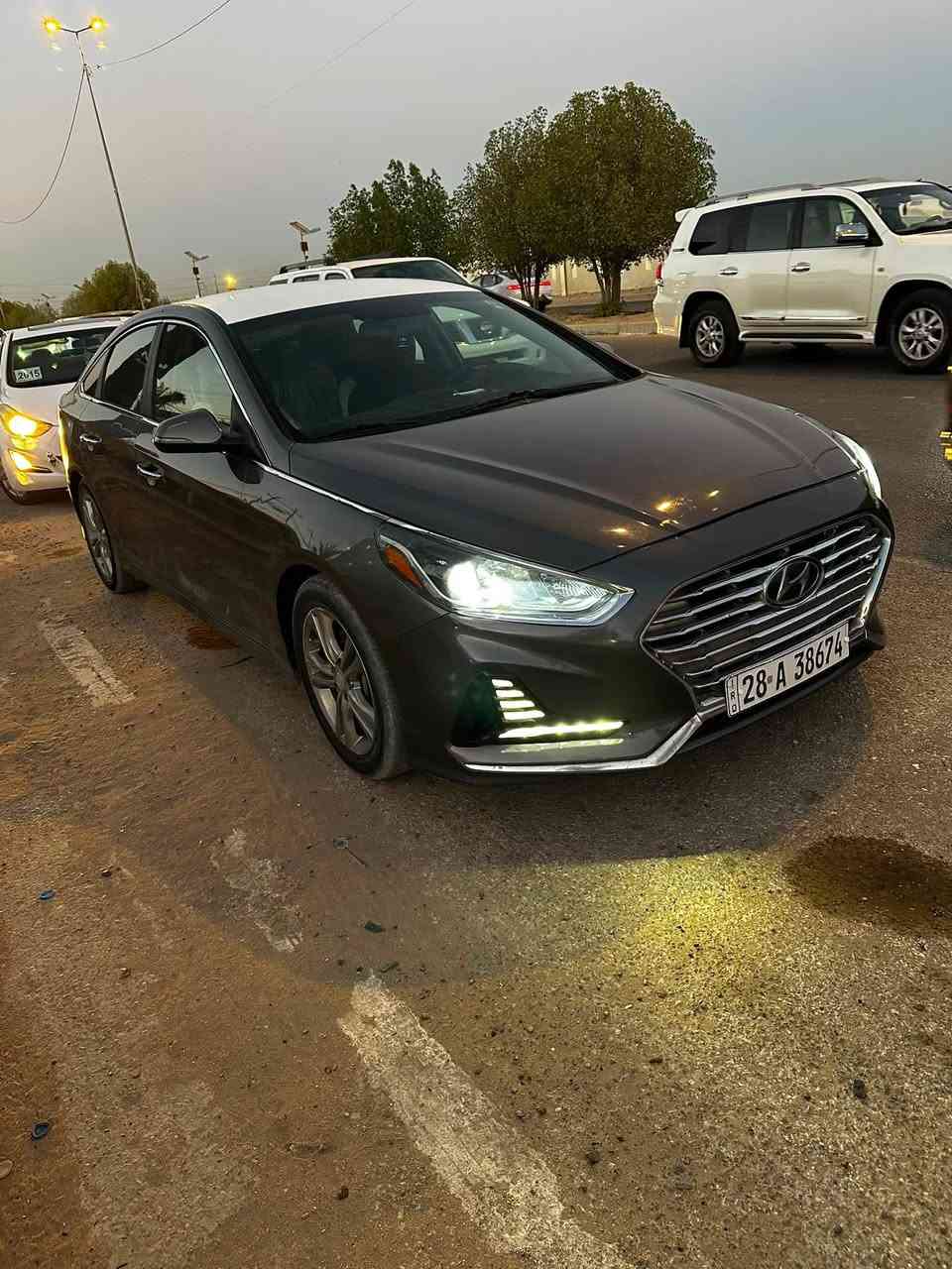 سوناتا 2018 محرك 2400 مامفتوح ماشية 95 كير محرك حدادية مكفول بيها قطعتين صبغ بدون داخل فول بصمة شاشة كار بلي سبورت رقم نجف بسمي مكاني نجف سعرها ١٢٠ وبيها مجال ***********
