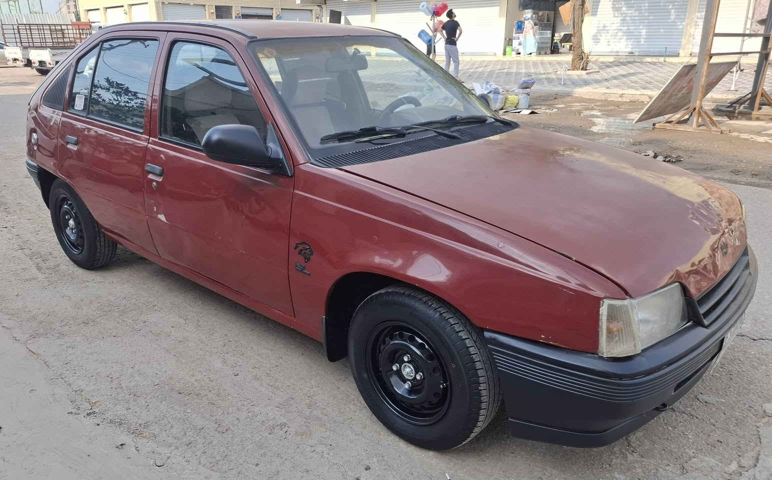 سلام عليكم عندي اوبل كاديت للبيع فقط موديل 1990 رقم بغداد بسمي سنويه الى 2030 كير اوتماتيك ستيرن باور محرك 1600 كهربائيات كله شغاله بلاديه لا ضربه مصبوغه حزام فقط قماره وتكم بلاد تخم تاير جديد صدر امامي وخلفي جديد باتري جديد قطره خياس ما بيهه كير محرك جدد السعر 30 وبيهه مجال قليل ورجاء الي مو شراي لا يتصل مكان السياره بغداد العامريه الرقم الهاتف ***********
