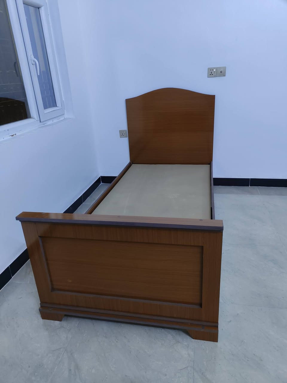 معمل نجارة قصر المفروشات لتصنيع جمع انواع لاثاث حسب طلب لقياس واللون توصيل وشد جميع المحافظات ***********
