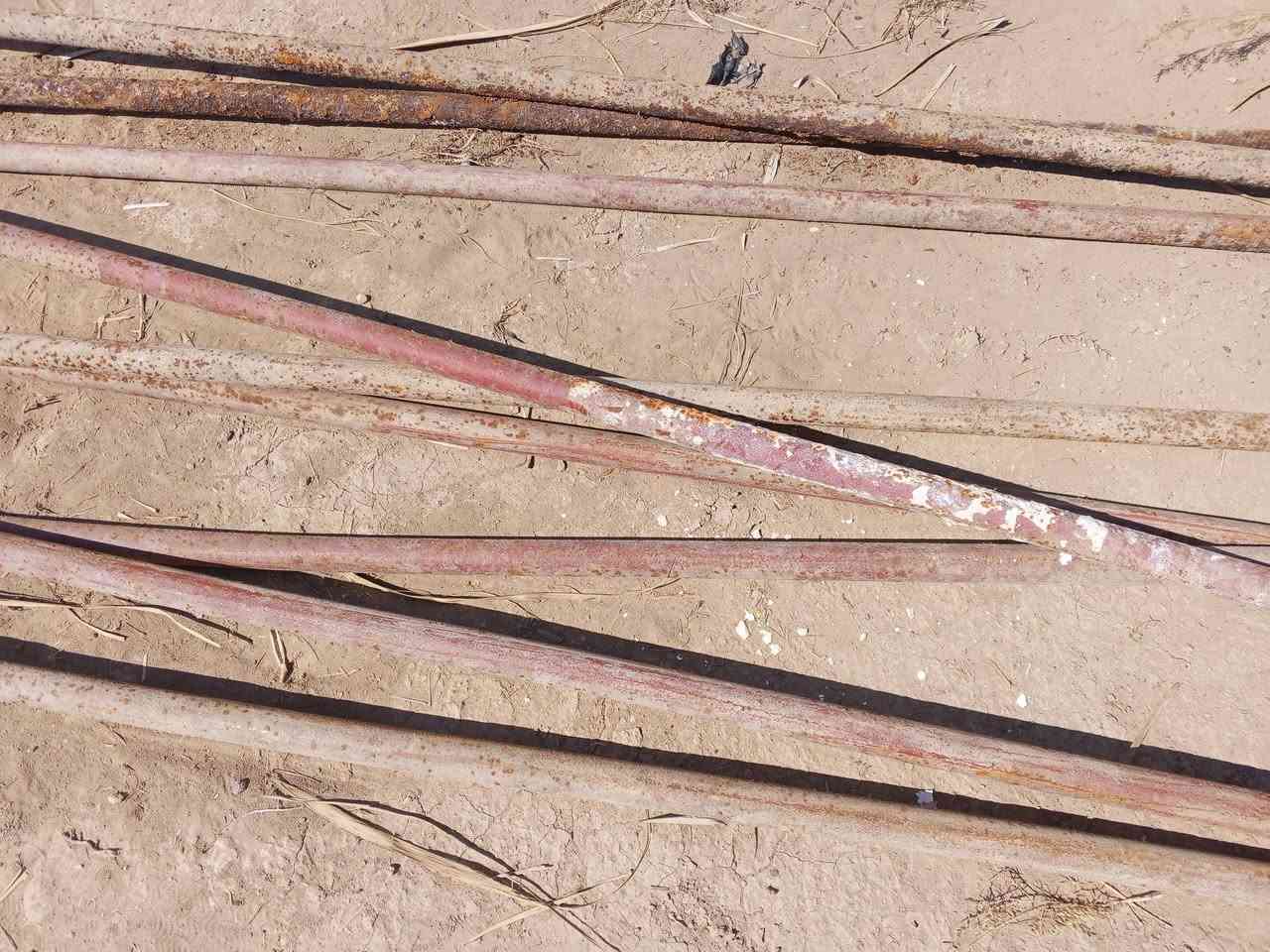 للبيع شفت حديد ثقيل درجه اوله الطول 5متر سعر الواحد 20 وبيه مجال العدد 10 +بيبان عدد 2 درجه اوله حديد ثقيل وقوي سعر الواحد ب15... 63969870 0770متواحد 
على الوتساب مستعجل على بيعهن عندي مريض
