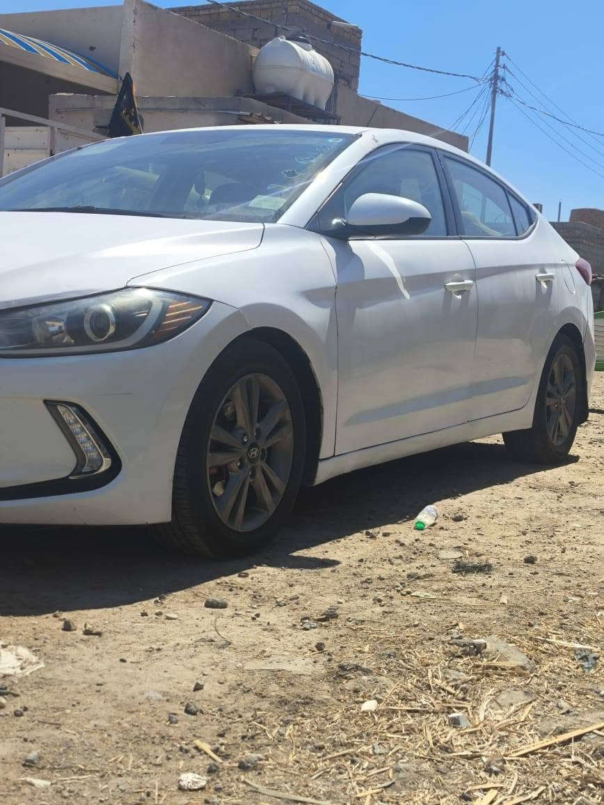 السلام عليكم..
النترا وراد امريكي م2017 حادثها جاملغ وباب سايق بدون دواخل السعر 105 وبيها مجال
***********
