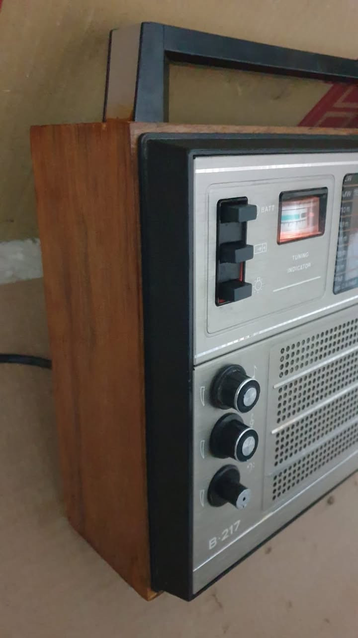 رادیو 8 موجة ماركة سلینا صناعة الاتحاد السوڤیتی انتاج 1980 یشتغل 6 بطاريات حجم كبير وكهرباء مباشر جهاز نظیف جدآ وشغال بالكامل صوت وسحب ممتاز السعر واي‌ استفسار مراسلة خاص


**إذا كنت صاحب هذا الإعلان وتريد حذفه لأي سبب، رجاءا أرسل رسالة إلى الدعم الفني**