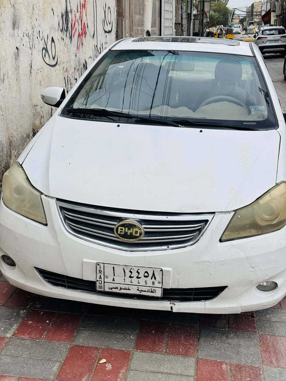 Byd g3 2013 
كير اوتو محرك 1800 
اللون ابيض رقم قادسيه باسمي 
ضربتها جاملغ خلف سايق مع باب تبديل 
سياره جاهزه من محرك وكير وتايرات جدد باتري جديد حداديه ايضا
كلشي بيها شغال تبريد 
مواصفاتها معروفه فتحه سقف اشاير بالمري جام كهرباء 
كراسي جلد

للاستفسار 

‏‪0781 954 2334‬‏
