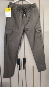 بنطلون قياس ٣٤ • بلوزة ٣اكس • ملابس من الشمال