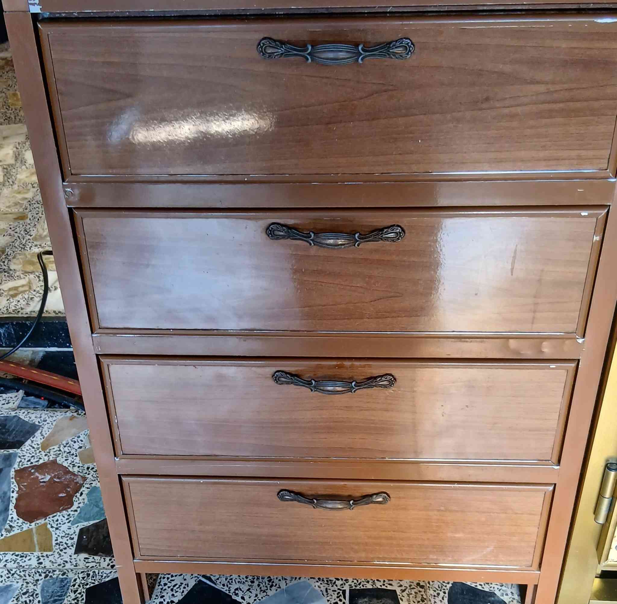 كاونتر للبيع السعر 150 الف
العنوان كربلاء حي العامل سوق الاخير 
للتواصل: ***********
