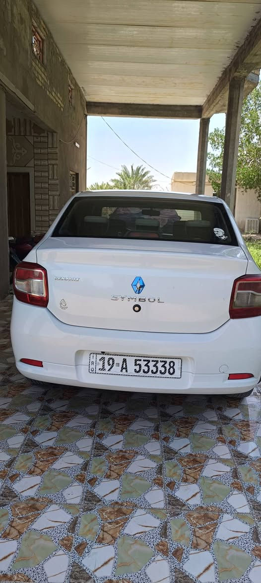 رينو سمبل16
باسمي سنويه لل29 
مكفوله ماعدا الدحجه بالهلال الخلفي وشخط بسيط بالباب عكس وضال ع وضعه لامعجون ولاصبغ 
ادامه كامله تبريد تدفئه شغال
#مكاني الرميثه 
رايدها #ب73
***********

