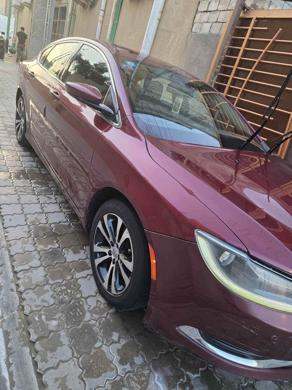 السلام عليكم سياره لبيع نوع السياره S200 من امريكا بدون حادث فقط مبدل بيها الكيس من امريكا مديل ١٦ تخم تايرات جديد شاشه كبيره بلاديه كير ٩ نمر دواخل جديده ٤ سلندر السعر 115وبيها مجال  السنويه باسمي رقم الهاتف ***********
