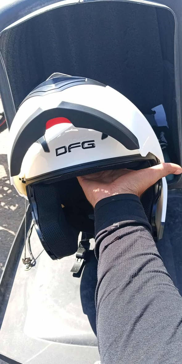 للبيع شلع ب 85 الخوذه وياها سماعات لاسلكي *********** واتساب
