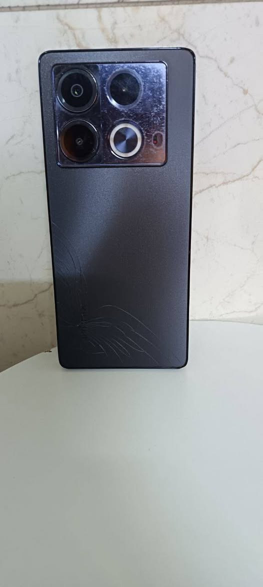 أنفنكس نوت 40 ذاكره 256 عشوائيه 16 بصمه بالشاشه بطاريه 5000 الجهاز مكفول من اي عطل فقط فطر بالضهر للبيع رايده ب150 مكاني بغداد مدينة الصدر شراي يتصل ***********
